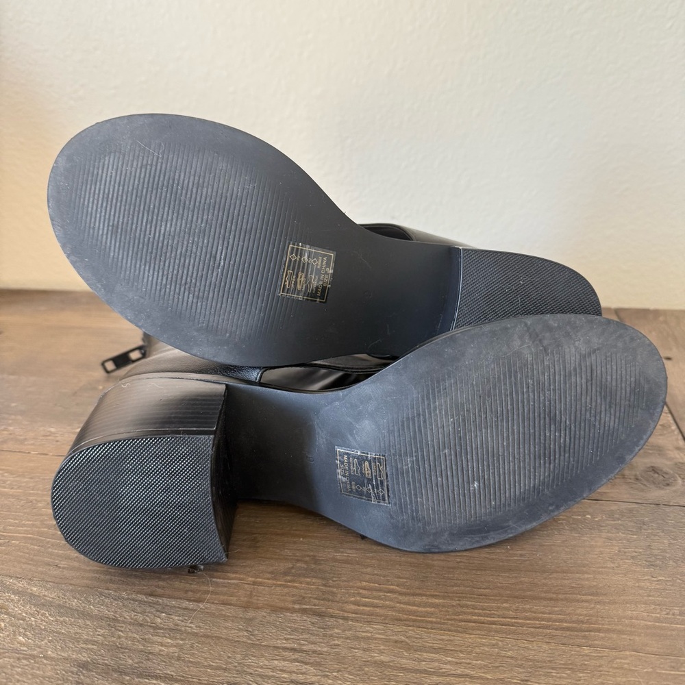 AZALEA WANG GRAYSON CHUNKY HEEL THONG SANDAL IN BLACK SIZE 9 - Picture 13 of 14